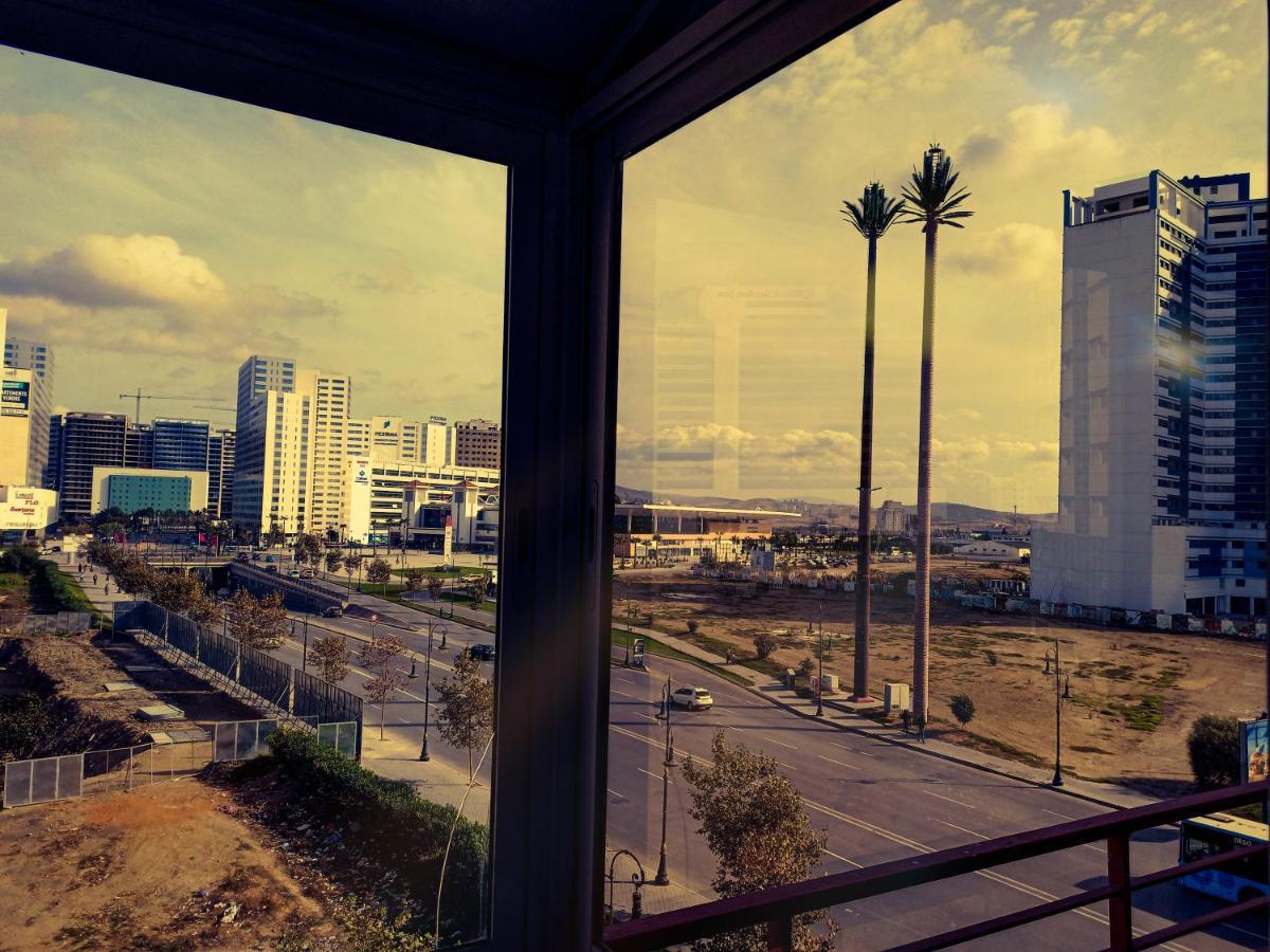 Amazing Appartement Au Centre Ville En Face Hilton & Gare Train De Tgv De Tanger Екстер'єр фото